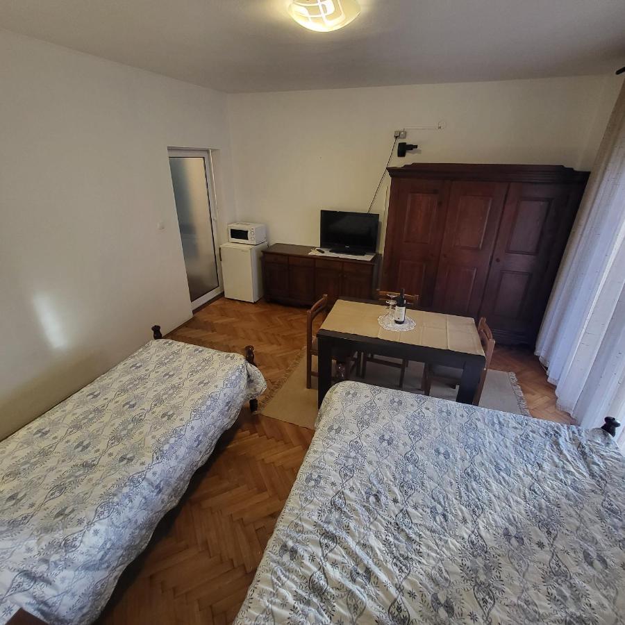 Studio Apartman Мельине Экстерьер фото