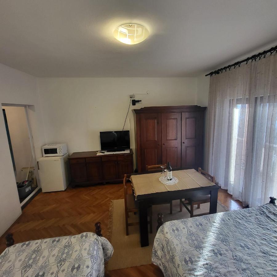 Studio Apartman Мельине Экстерьер фото